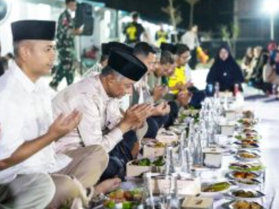 Sahur di Hunian Sementara, Menteri PU Janjikan Percepatan Rumah Warga Terdampak di Aceh Tamiang