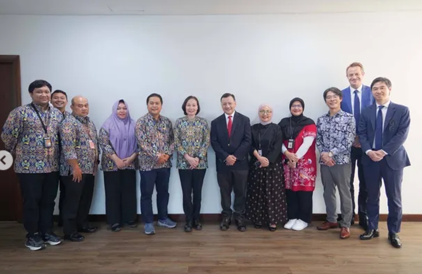 Direktur Jenderal Prasarana Strataegis (Dirjen PS) ibu Maulidya Indah Junica didampingiDirektur Sistem dan Strategi Penyelenggaraan Prasarana Strategis Menerima Kunjungan Kerja Walikota Palembang